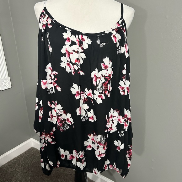 Torrid women’s size 4X Georgette, floral, print, cold, shoulder top - Picture 4 of 12